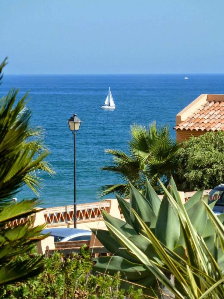 Populær ferieleilighetet. Like ved sjøen. Meget tiltalende område