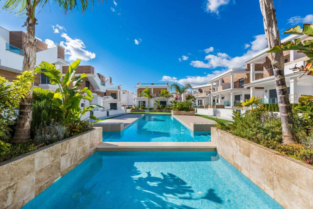 Nytt familiehus med stort basseng og nærhet til det meste - 30 minutter fra Alicante, 10 minutter til strand!