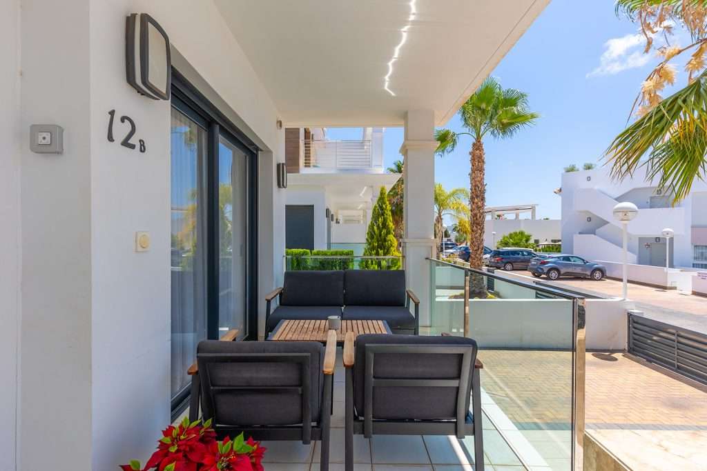 Nytt familiehus med stort basseng og nærhet til det meste - 30 minutter fra Alicante, 10 minutter til strand!