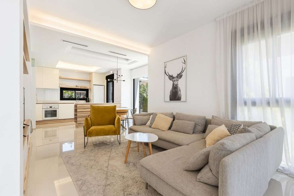 Nytt familiehus med stort basseng og nærhet til det meste - 30 minutter fra Alicante, 10 minutter til strand!