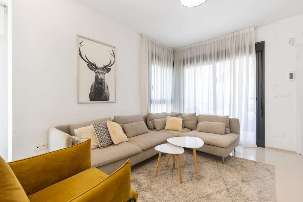 Nytt familiehus med stort basseng og nærhet til det meste - 30 minutter fra Alicante, 10 minutter til strand!