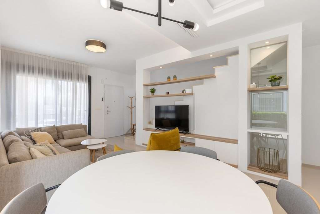 Nytt familiehus med stort basseng og nærhet til det meste - 30 minutter fra Alicante, 10 minutter til strand!