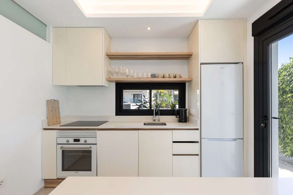 Nytt familiehus med stort basseng og nærhet til det meste - 30 minutter fra Alicante, 10 minutter til strand!