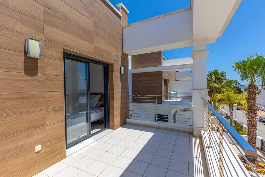 Nytt familiehus med stort basseng og nærhet til det meste - 30 minutter fra Alicante, 10 minutter til strand!