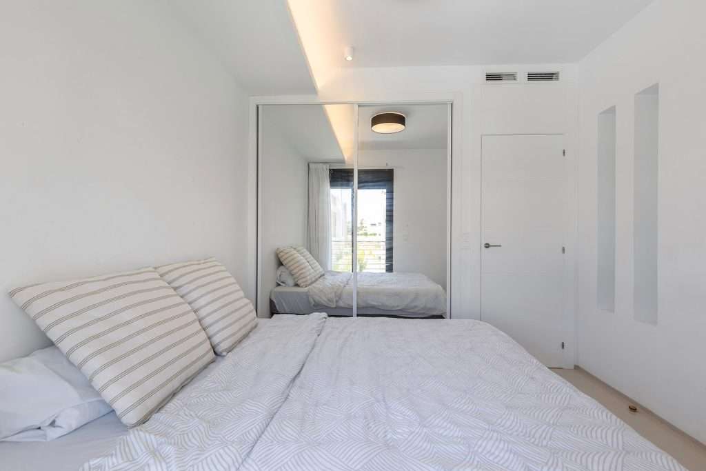 Nytt familiehus med stort basseng og nærhet til det meste - 30 minutter fra Alicante, 10 minutter til strand!