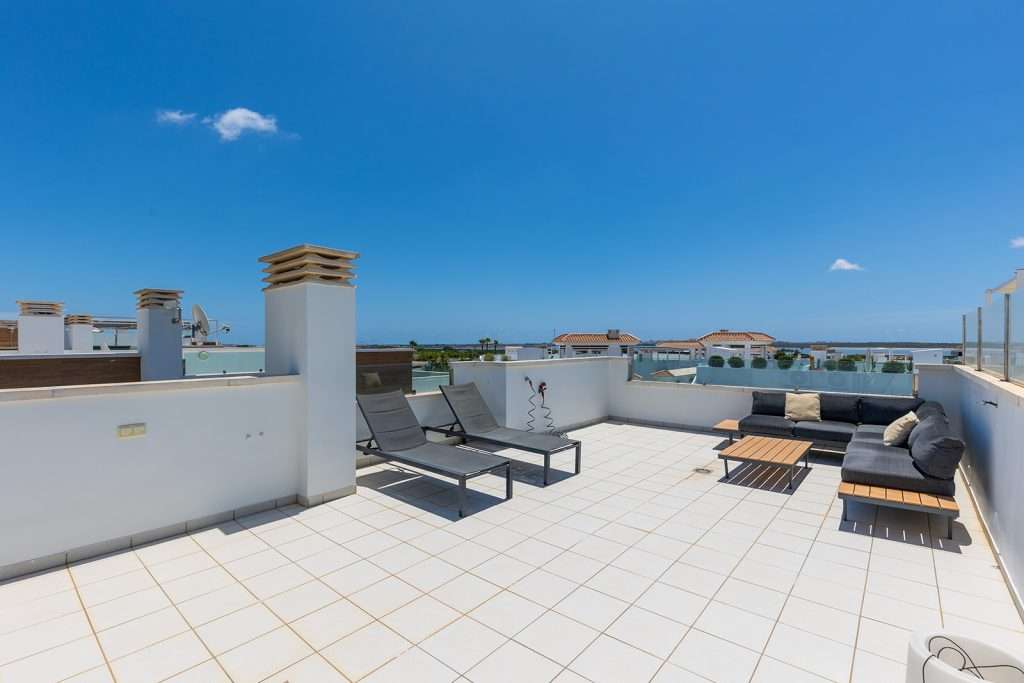 Nytt familiehus med stort basseng og nærhet til det meste - 30 minutter fra Alicante, 10 minutter til strand!