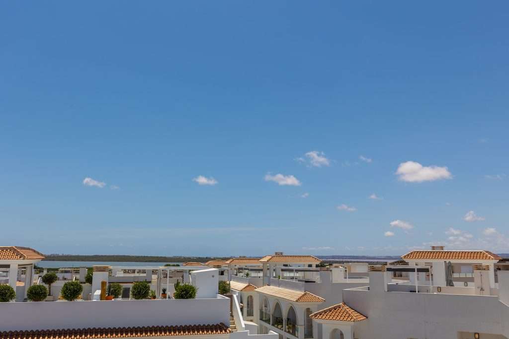 Nytt familiehus med stort basseng og nærhet til det meste - 30 minutter fra Alicante, 10 minutter til strand!