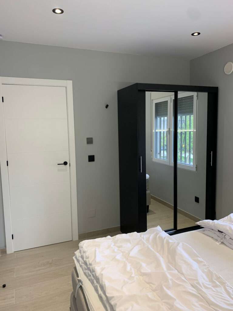 Strøken nyoppusset villa sentralt i Quesada. Perfekt for 2 familier