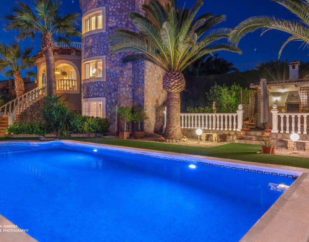 Unik villa med MEGET sentral beliggenhet - midt i hjertet av Quesada