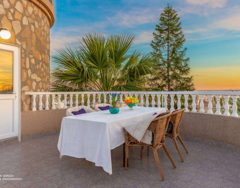 Unik villa med MEGET sentral beliggenhet - midt i hjertet av Quesada