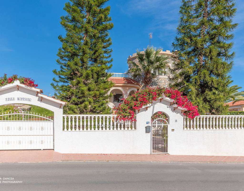 Unik villa med MEGET sentral beliggenhet - midt i hjertet av Quesada