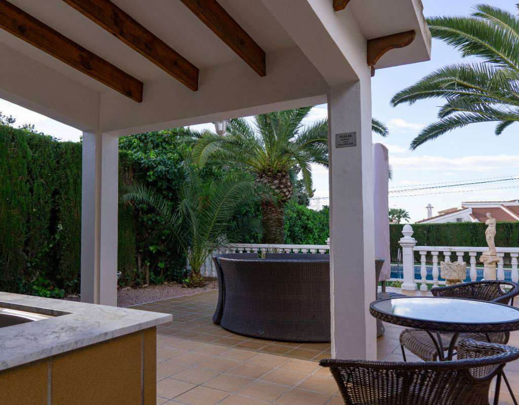 Unik villa med MEGET sentral beliggenhet - midt i hjertet av Quesada