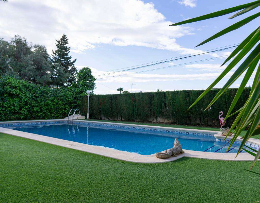 Unik villa med MEGET sentral beliggenhet - midt i hjertet av Quesada