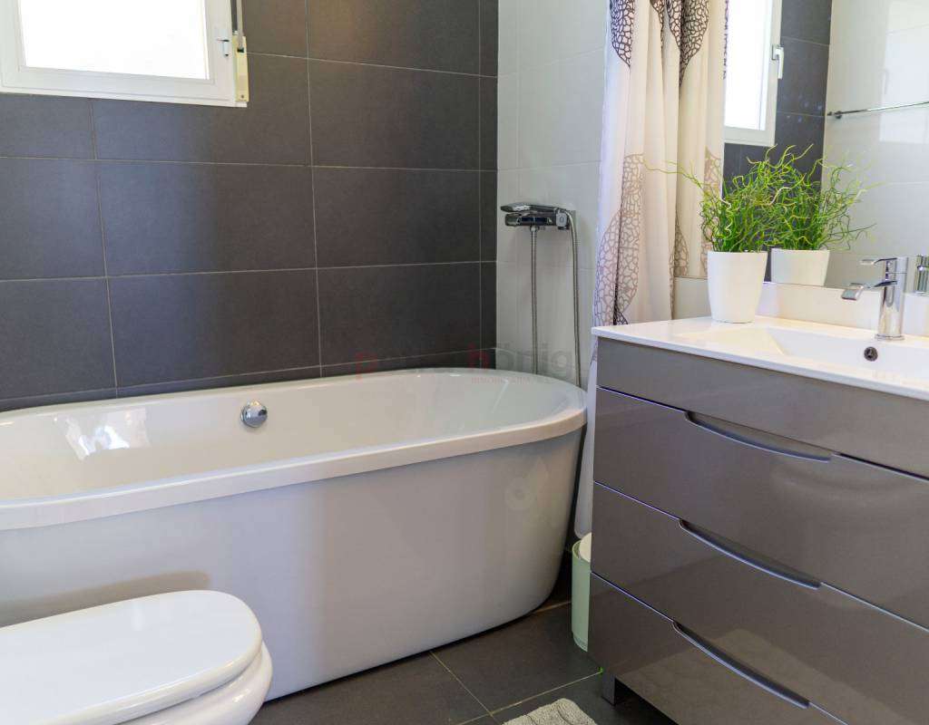 Unik villa med MEGET sentral beliggenhet - midt i hjertet av Quesada