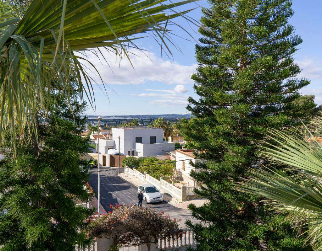 Unik villa med MEGET sentral beliggenhet - midt i hjertet av Quesada